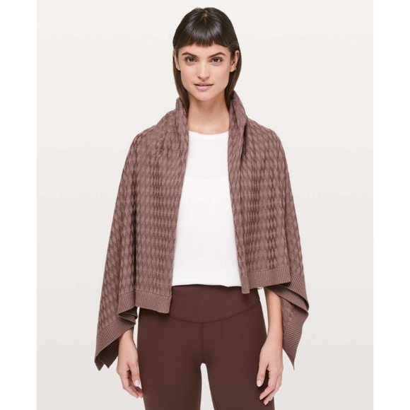 🚫SOLD🚫 Lululemon Divinity Woven Poncho - Picture 4 of 8